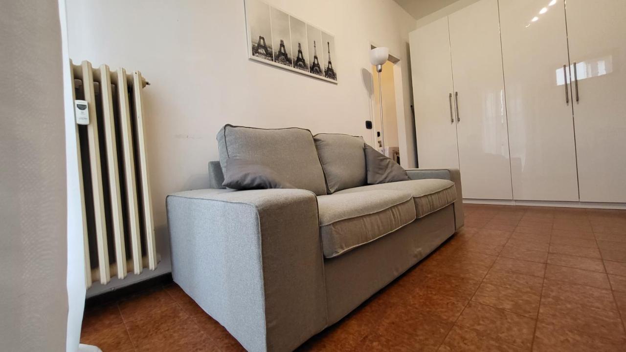 Appartamento Di Fronte All'Ospedale 摩德纳 外观 照片
